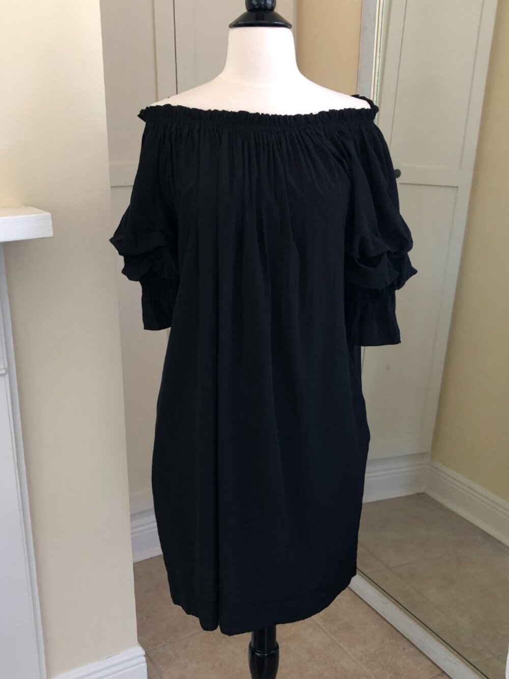 Mersea Tulum Layered Ruffle Sleeve Black Shift Dress Small Off Shoulder Neutral - Picture 4 of 9